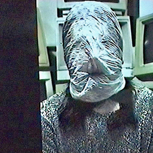 王者女英雄被绳子束手束脚
